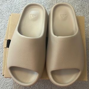 size 8 Yeezy slides  color:pure